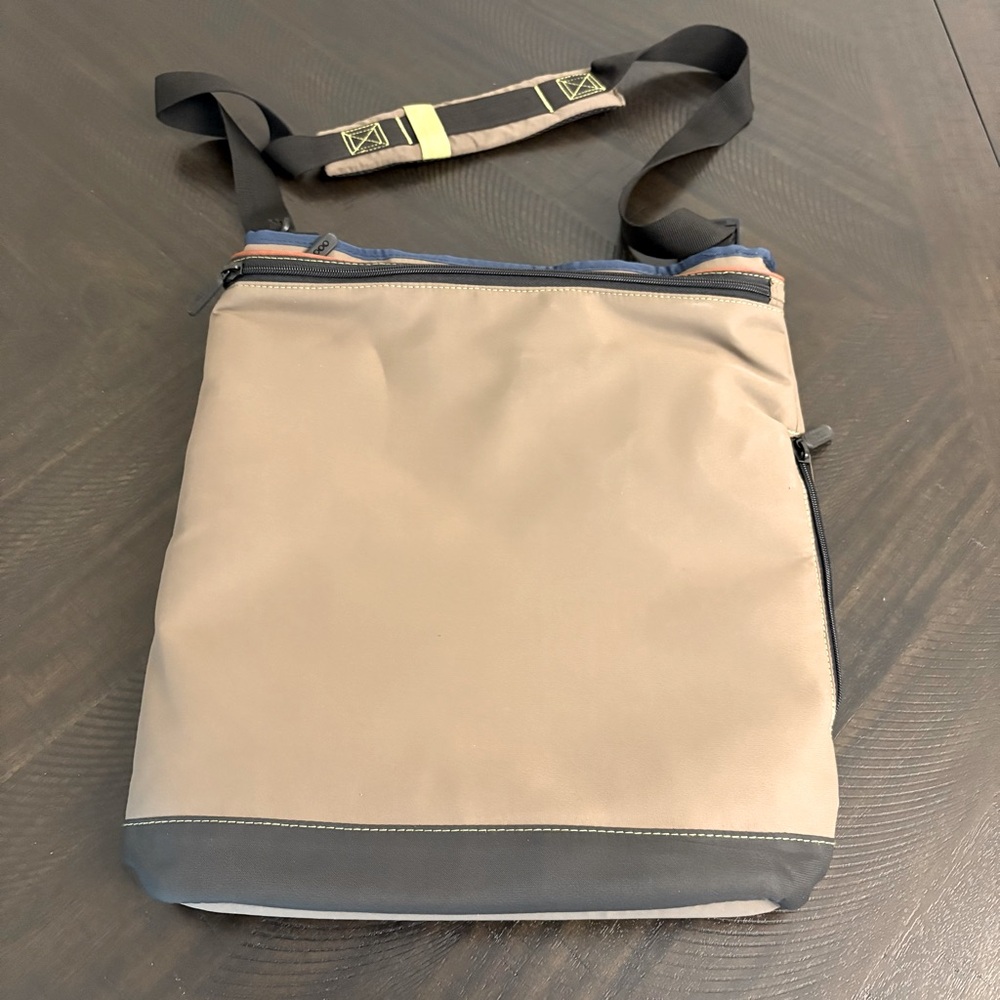 Crossbody Mail Bag Large Tan Tote for Men or Women Multiple Compartments NWOT